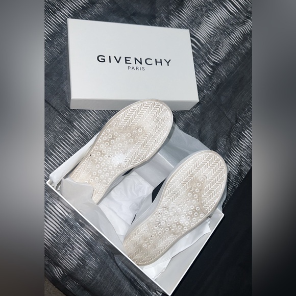 Kids Givenchy shoes size 33. - Picture 3 of 3